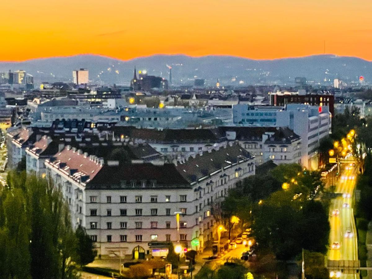 Royal Swan Skyline, * Viena